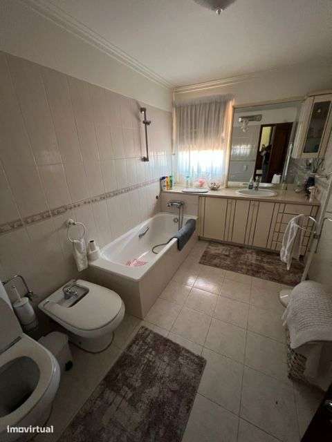 Excelente Moradia c/Piscina, Ringue desportivo, Garagem-42