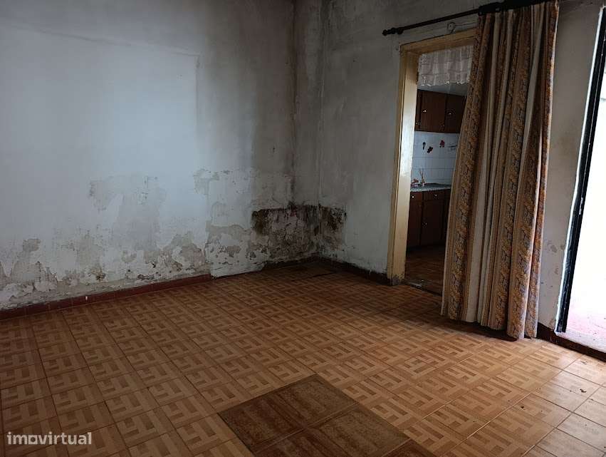 Moradia T3 geminada, com quintal, em Santa Clara, Coimbra-12