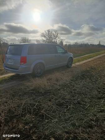 Dodge Grand Caravan - 4