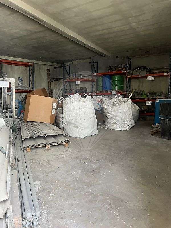 Armazém T2 para venda-9