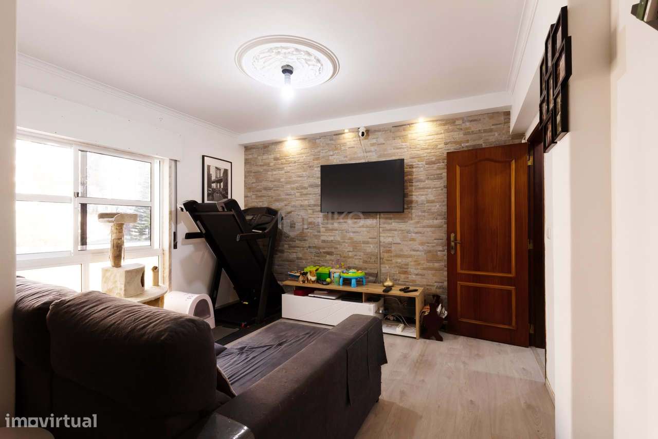 APARTAMENTO T2 COM 82 M² ELEVADOR E TRANSPORTES À PORTA  ALGUEIRÃO MEM - Grande imagem: 5/31