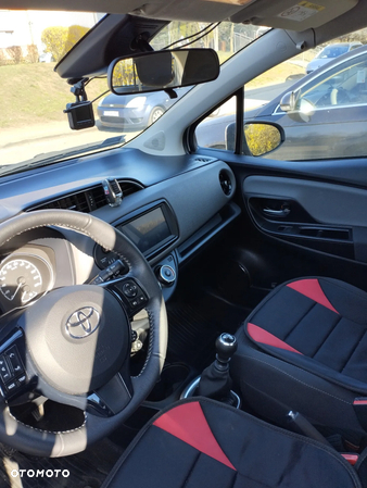 Toyota Yaris 1.5 Premium - 4