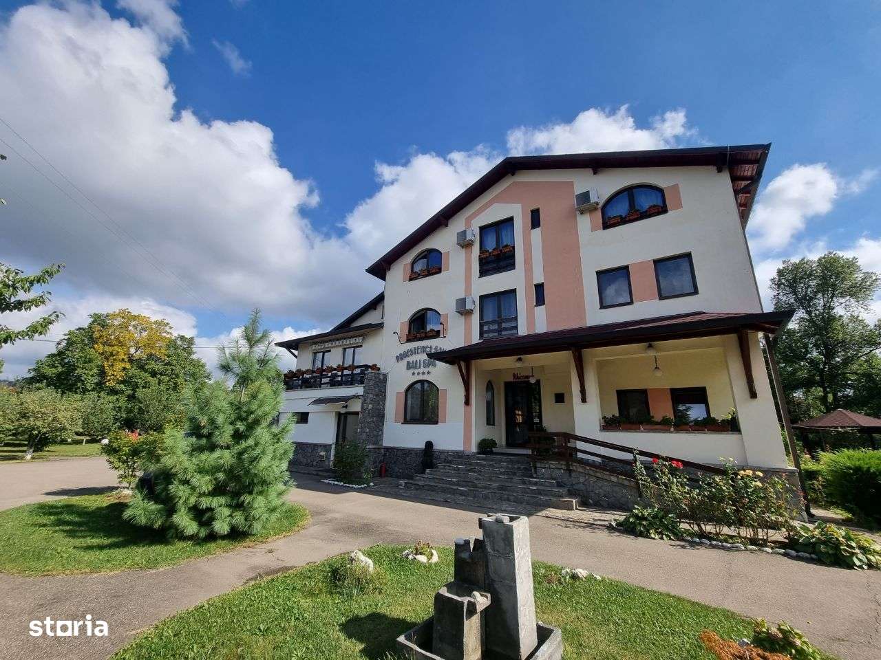 Pensiune 4* cornu / centru spa și piscină + 9000 mp teren - Imagine principală: 1/20