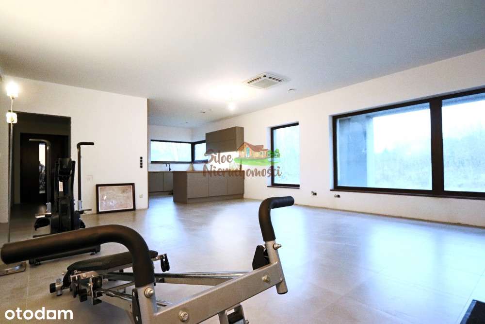 Nowoczesny dom z podwójnym garażem.-4