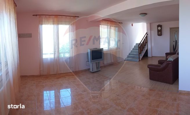Casă / Vilă cu 5 camere de vânzare-4