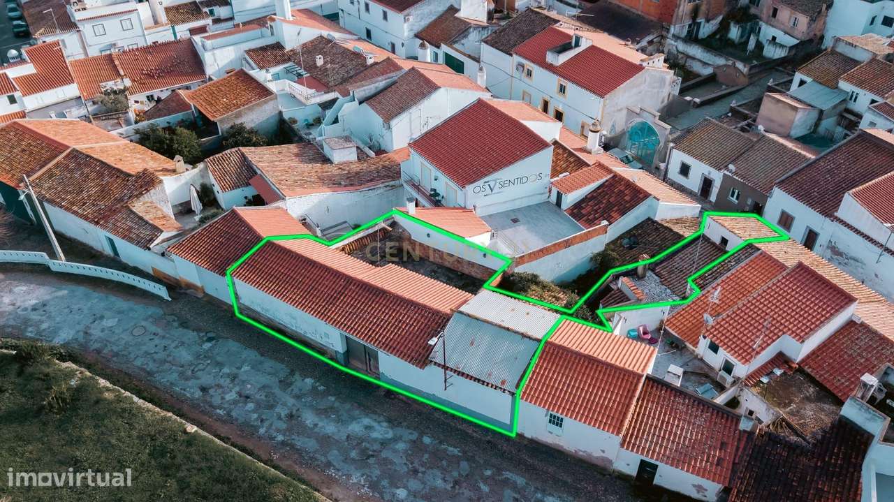 Moradia T2 com Espaço Exterior na Zona Histórica de Mourão - Alentejo-21