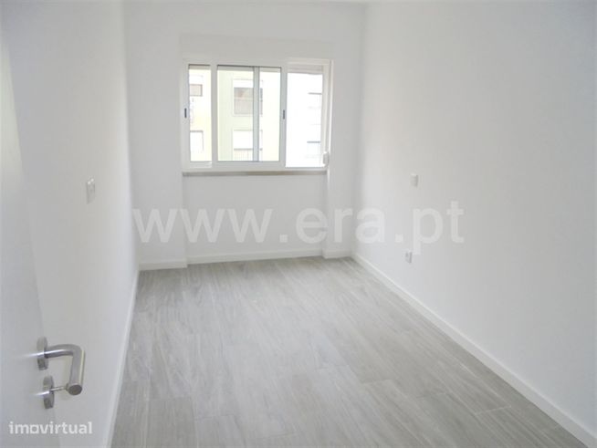 Apartamento T3; Amora-4