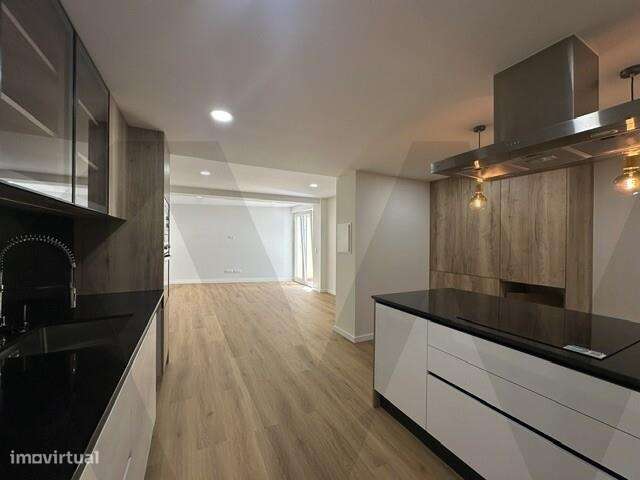Apartamento T2 Completamente Remodelado - Centro Ericeira-14