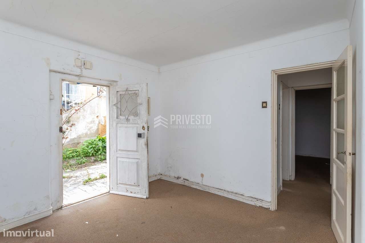 Prédio Devoluto com 3 Apartamentos | Lote 551 m² | Alcabideche-17