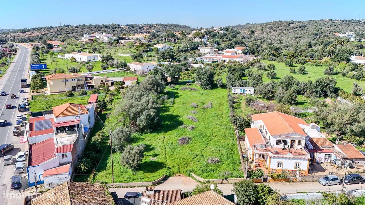 TERRENO COM PROJETO APROVADO PARA 2 MORADIAS T3 - BOLIQUEIME - Grande imagem: 4/16