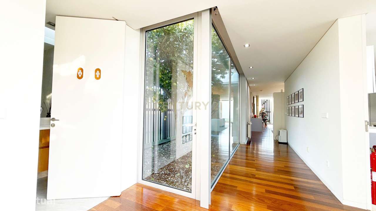 Moradia Térrea de Luxo com Piscina Aquecida e Jacuzzi a 2 km da Praia-13