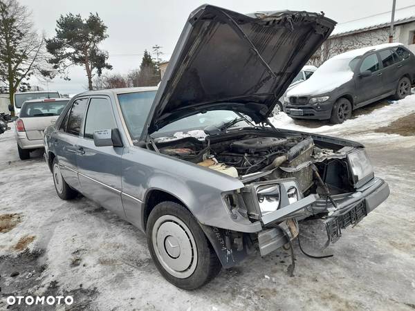 MERCEDES W124 KLAPA BAGAŻNIKA 122 - 21