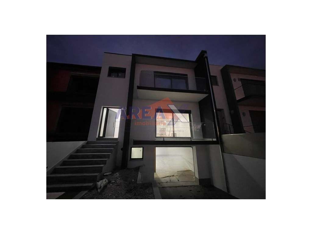 Moradia em banda, T3. Pronta a habitar! - Grande imagem: 5/36