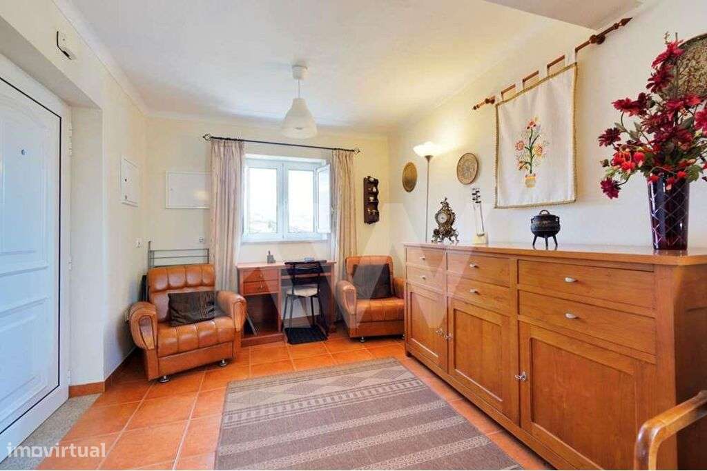 Moradia T4 em Pedra Restaurada, com 4 frentes, 2 pisos e garagem - Grande imagem: 4/20