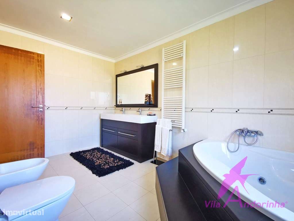 Moradia T4 Independente a 5 minutos da praia e do centro-27