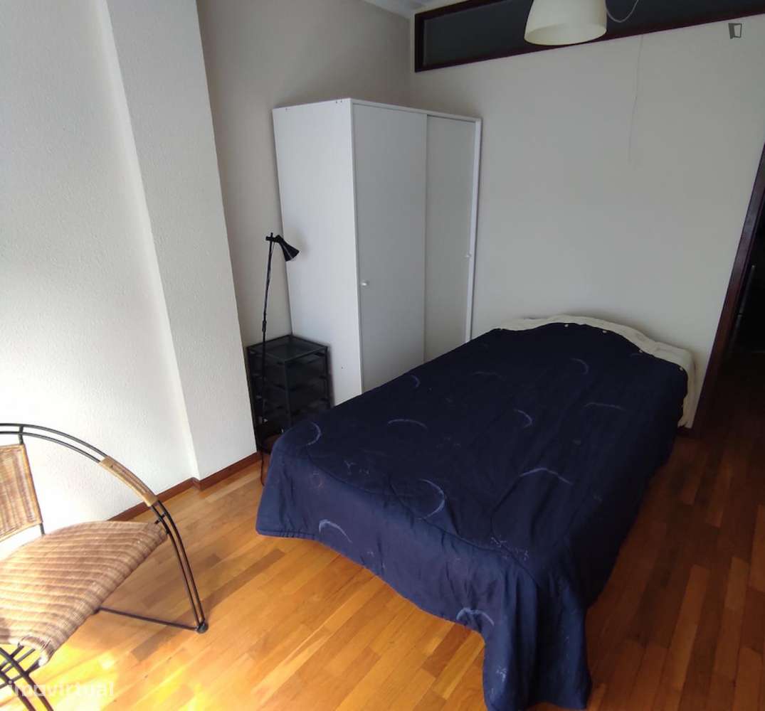 Quarto - localizado em Santa Marinha Porto - Grande imagem: 3/10