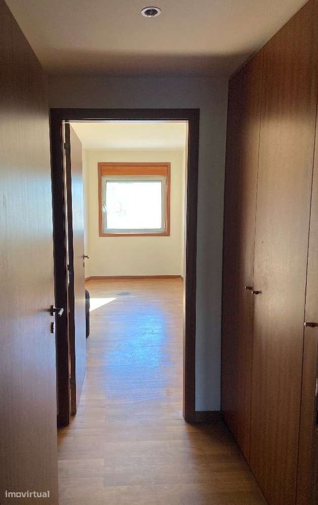 Apartamento T1 Mobilado na Rua das Condominhas – Campo Alegre - Grande imagem: 5/12