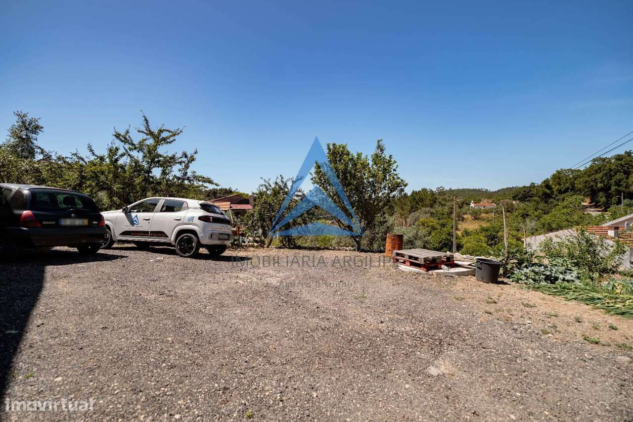 Moradia T3 com enorme potencial e vista panorâmica sobre a serra –...-6