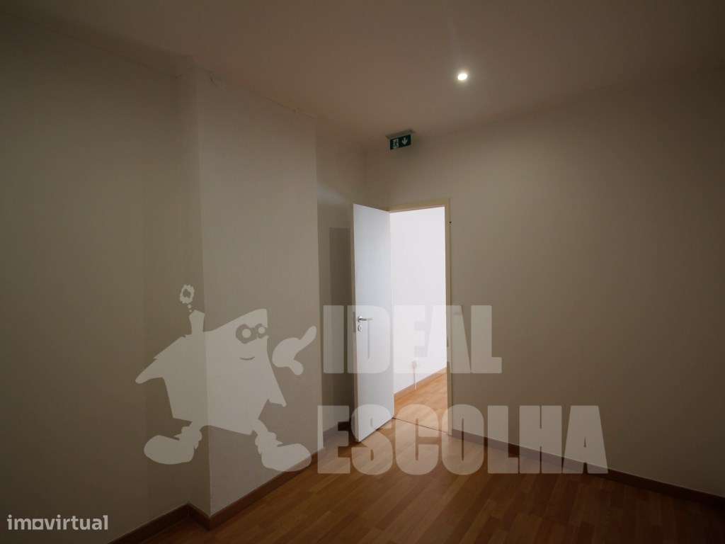 LOJA 140 000€ MONTE DA CAPARICA-3