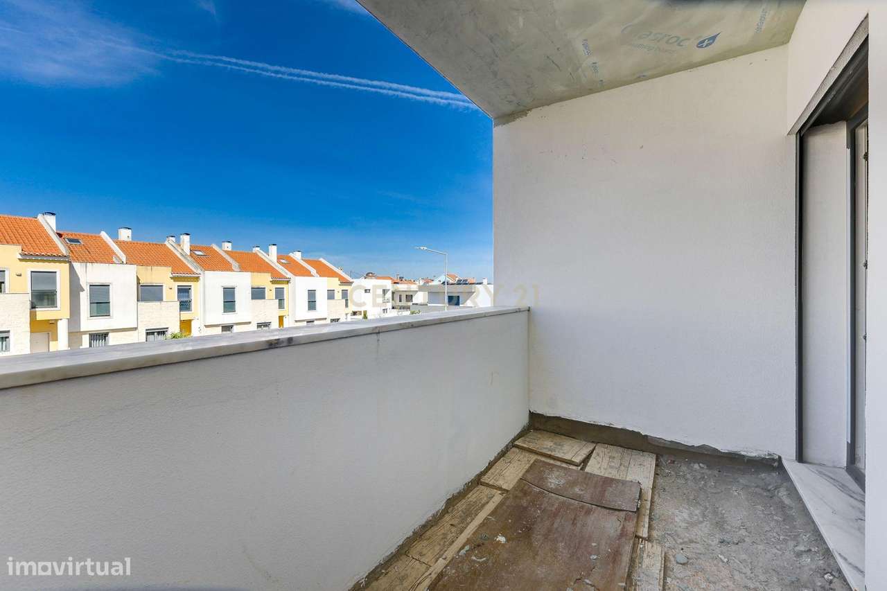 Moradia T4 com piscina em Caneças-41