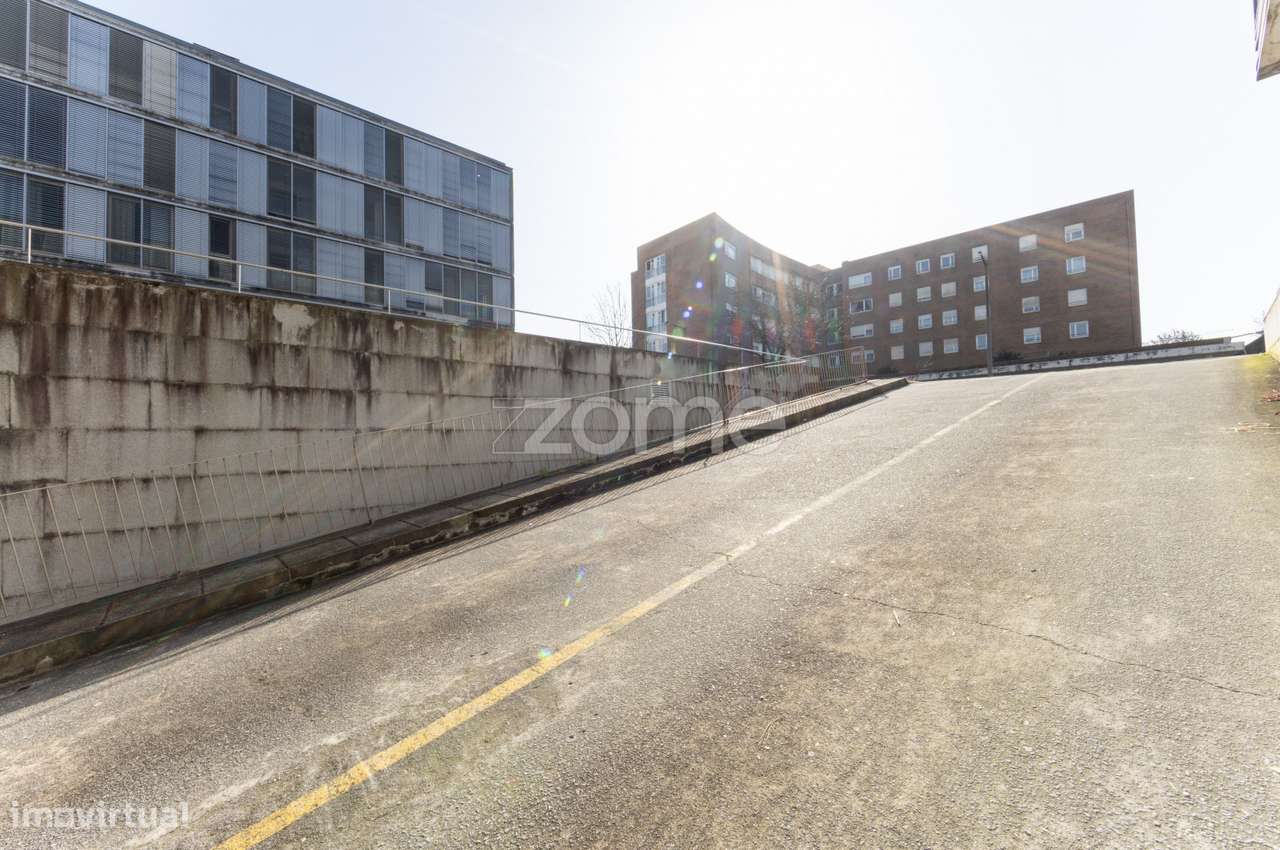 Parque de Estacionamento com 100 Frações Autónomas, São Mamede Infe... - Grande imagem: 5/25