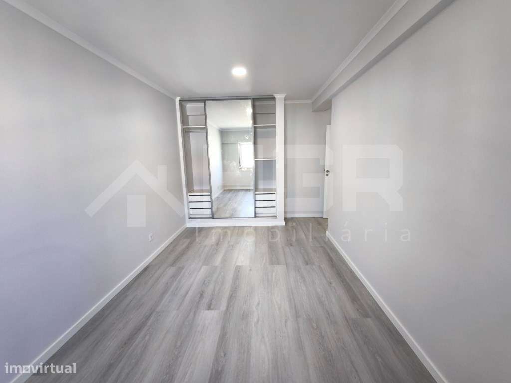 T4 | TOTALMENTE RENOVADO | BOAS ÁREAS | 2 CASAS DE BANHO | AMORA - ...-32