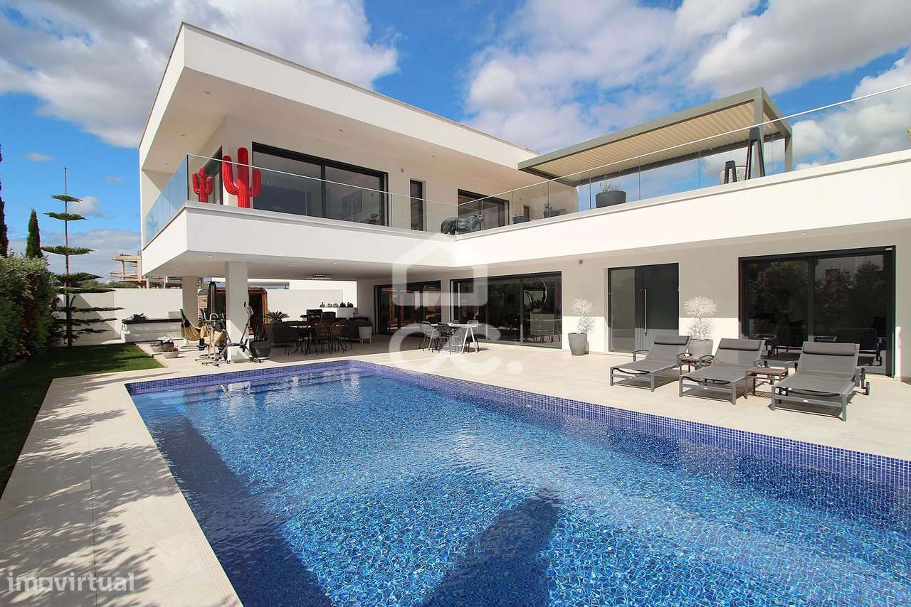 Moradia T3 com piscina, terraço e garagem ampla em Alcantarilha-30