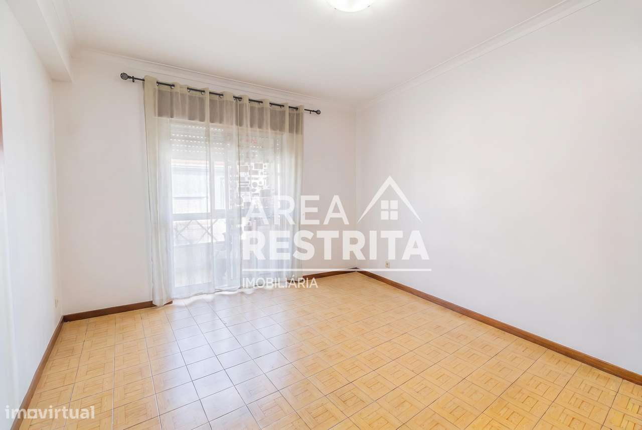 Apartamento T2 na Baixa da Banheira - junto à estação de comboio-13
