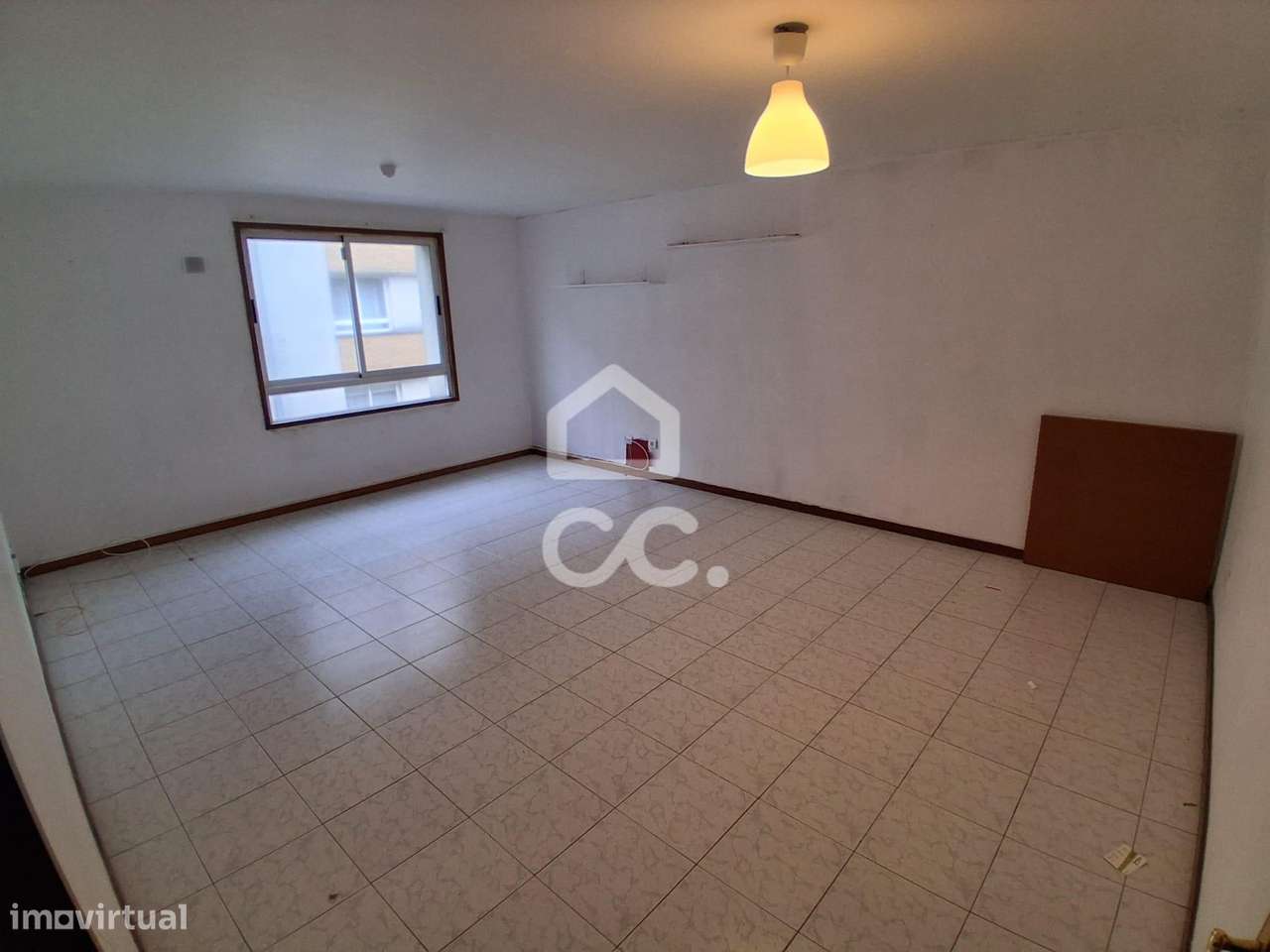 Apartamento T3 em fase de início de renovação total, com Lugar de gar-12