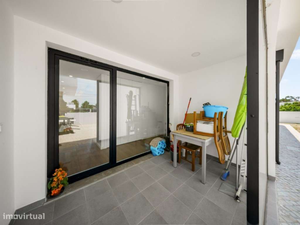 Moradia T3 Isolada com Piscina-34