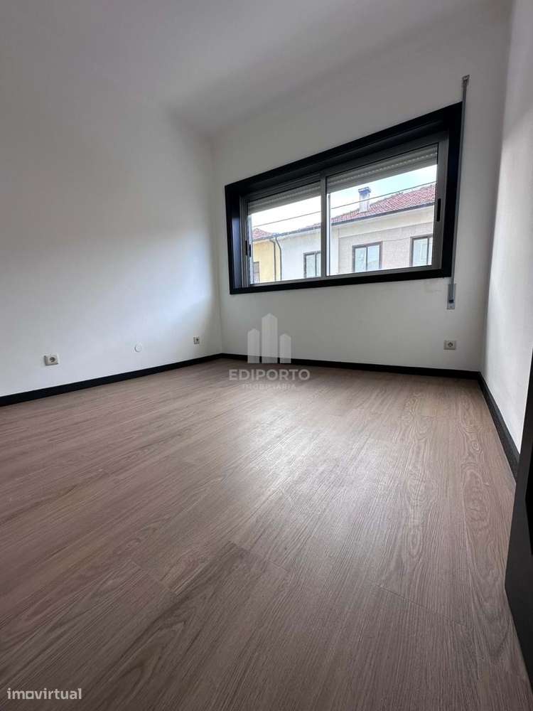 Apartamento T3 totalmente renovado no centro de Rio Tinto-19