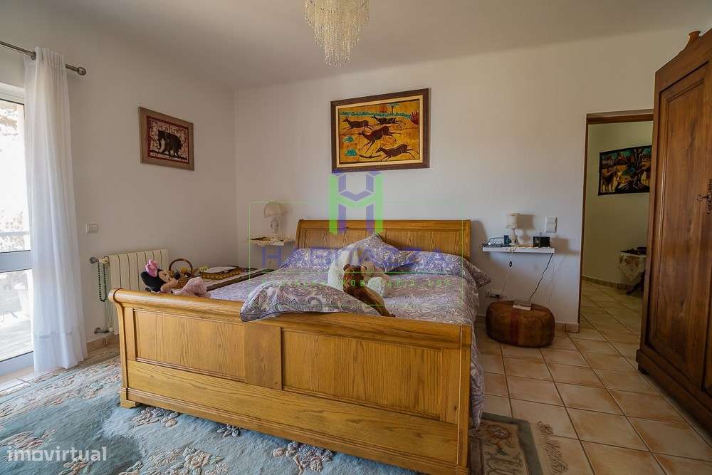 Fantástica Moradia Térrea T3+1, com piscina, grande jardim, e garagem,-50