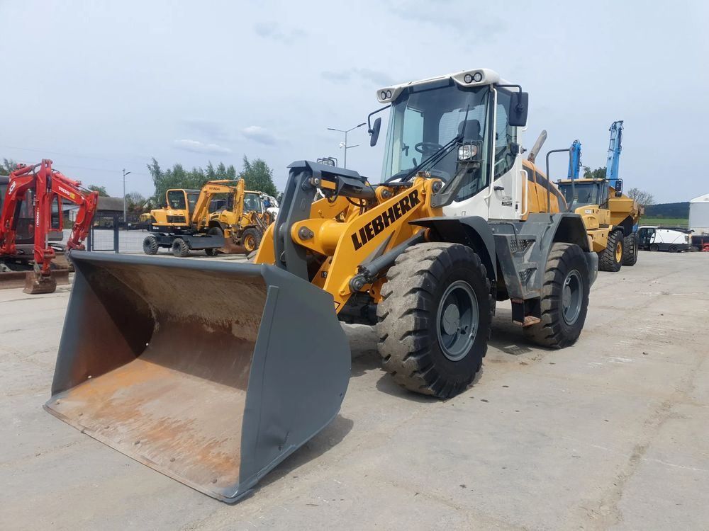 Liebherr L524 2015