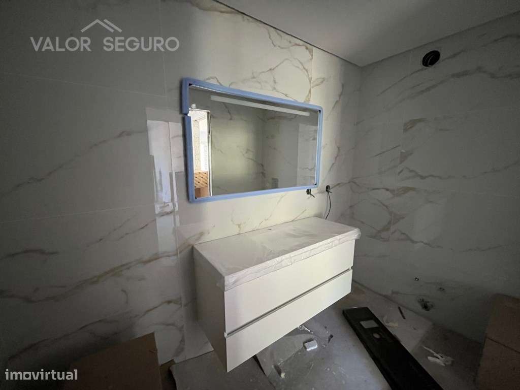 Apartamento T3 novo com garagem 2 viaturas no Sobralinho-33