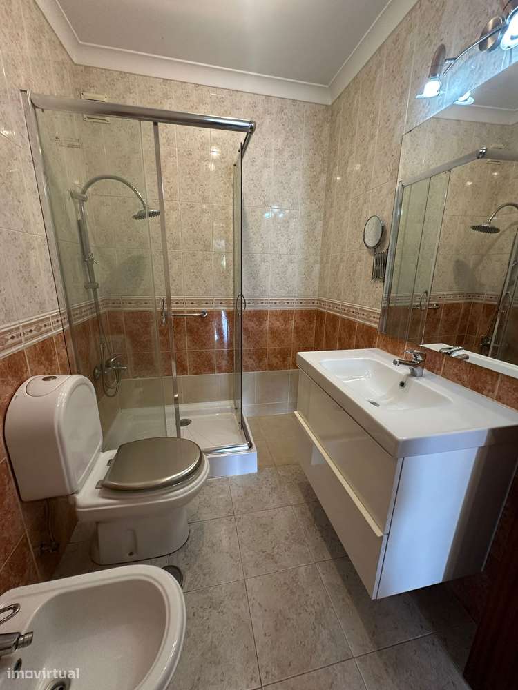 Apartamento T3 com Parqueamento Centro de Benavente-11