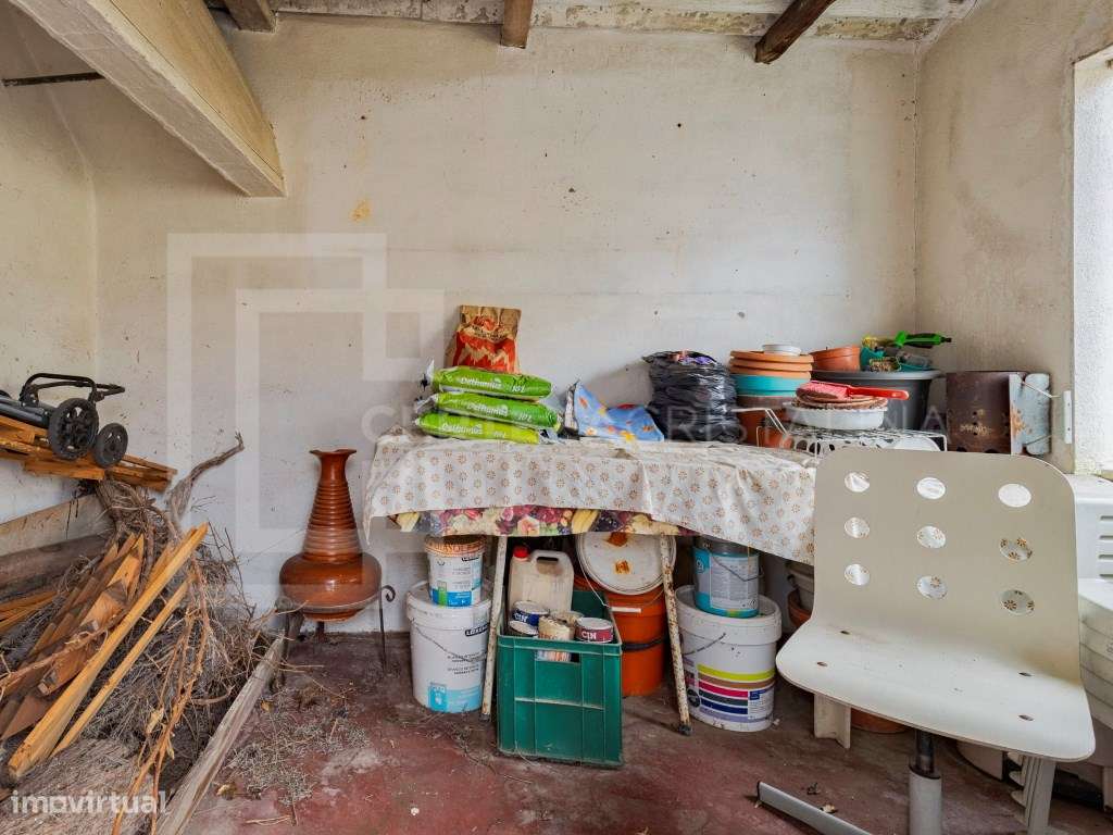 Moradia T3 com lareira, Garagem sótão e logradouro no Barreiro-24