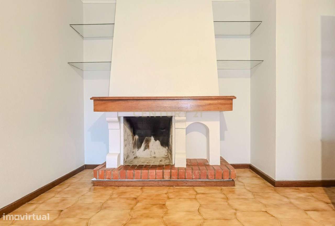 T3 com Varanda, Lareira, Luz Natural e Estacionamento – Rua Padre Antó - Grande imagem: 4/25