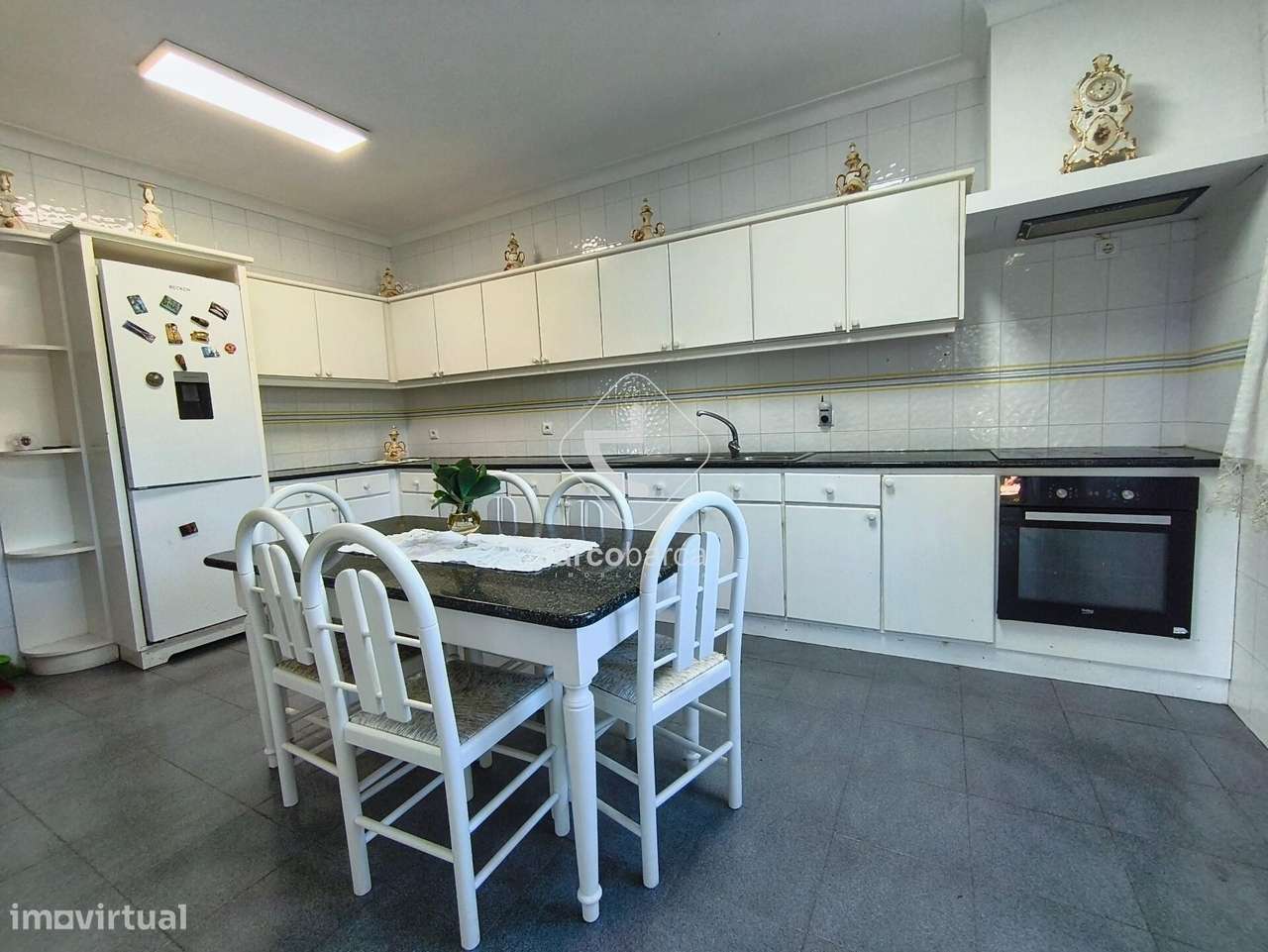 Moradia T3 terreno de 1.500 m2, apartº T1 independente e licença de AL-13