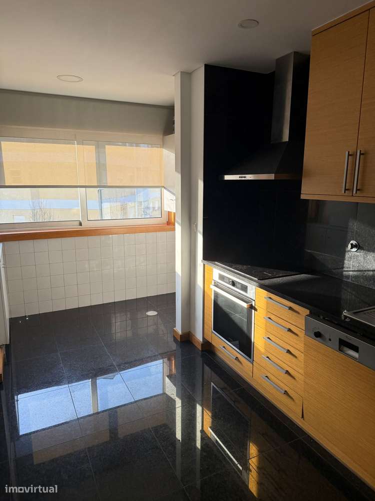 T2 Centro Famalicão | 98m² + Garagem 25m² | Con. Fechado | Exc. Estado - Grande imagem: 5/10