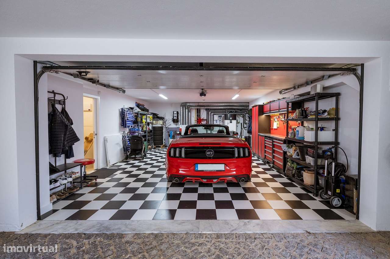 MODERNA E LUXUOSA MORADIA T3 COM PISCINA E GARAGEM PERTO DA MARINA DE-56