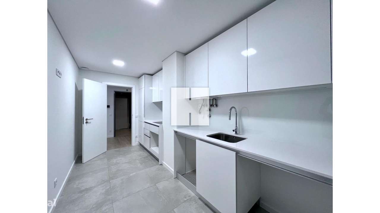 Apartamento T2 c/ Parqueamento - Grande imagem: 4/25