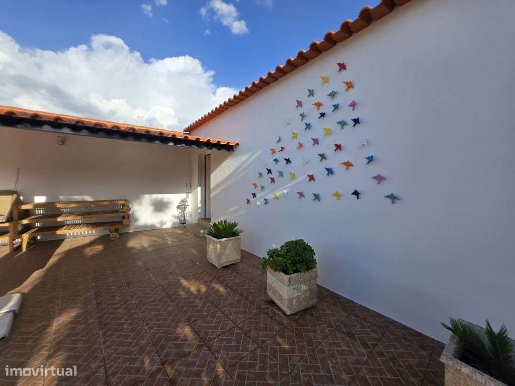 Moradia T5 Moderna com Piscina Aquecida e Garagem para 4 Carros-41