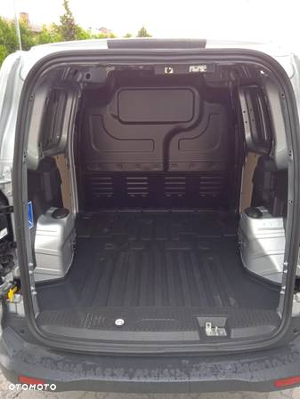Ford Transit Courier - 11