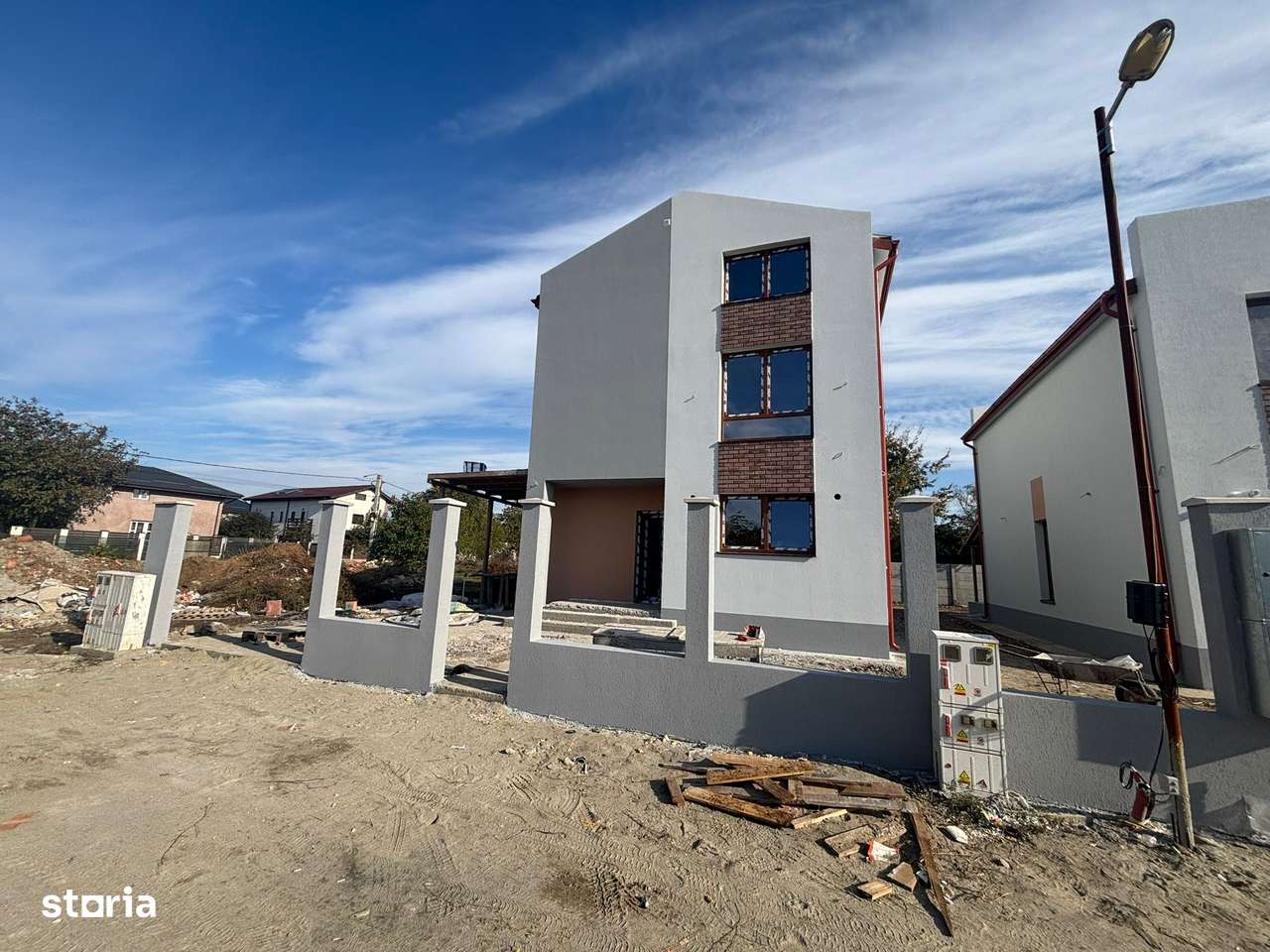 Casa tip P+1+Mansarda  Comuna Berceni Ilfov - Imagine principală: 1/8
