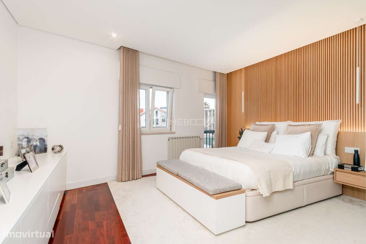 Moradia T5 renovada em condomínio fechado com piscinas, campo de ténis-38