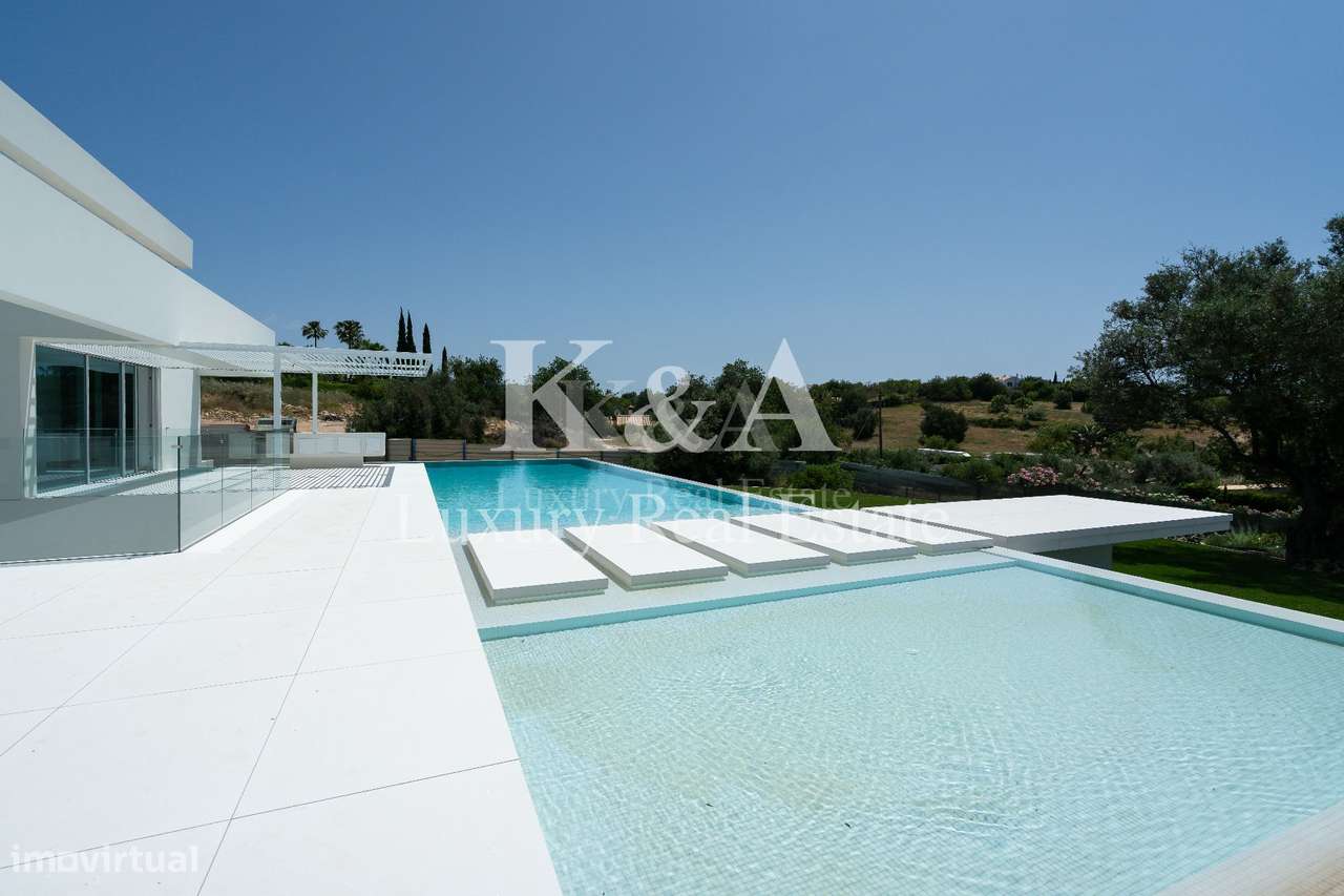 Moradia V6 contemporânea com vistas panorâmicas no Triângulo Dourado,-5