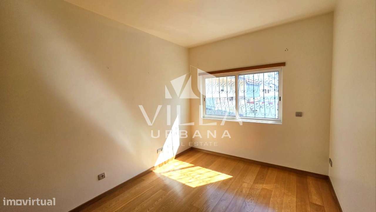 Moradia T3 +1 com Garagem localizada numa zona tranquila em Belverde-5