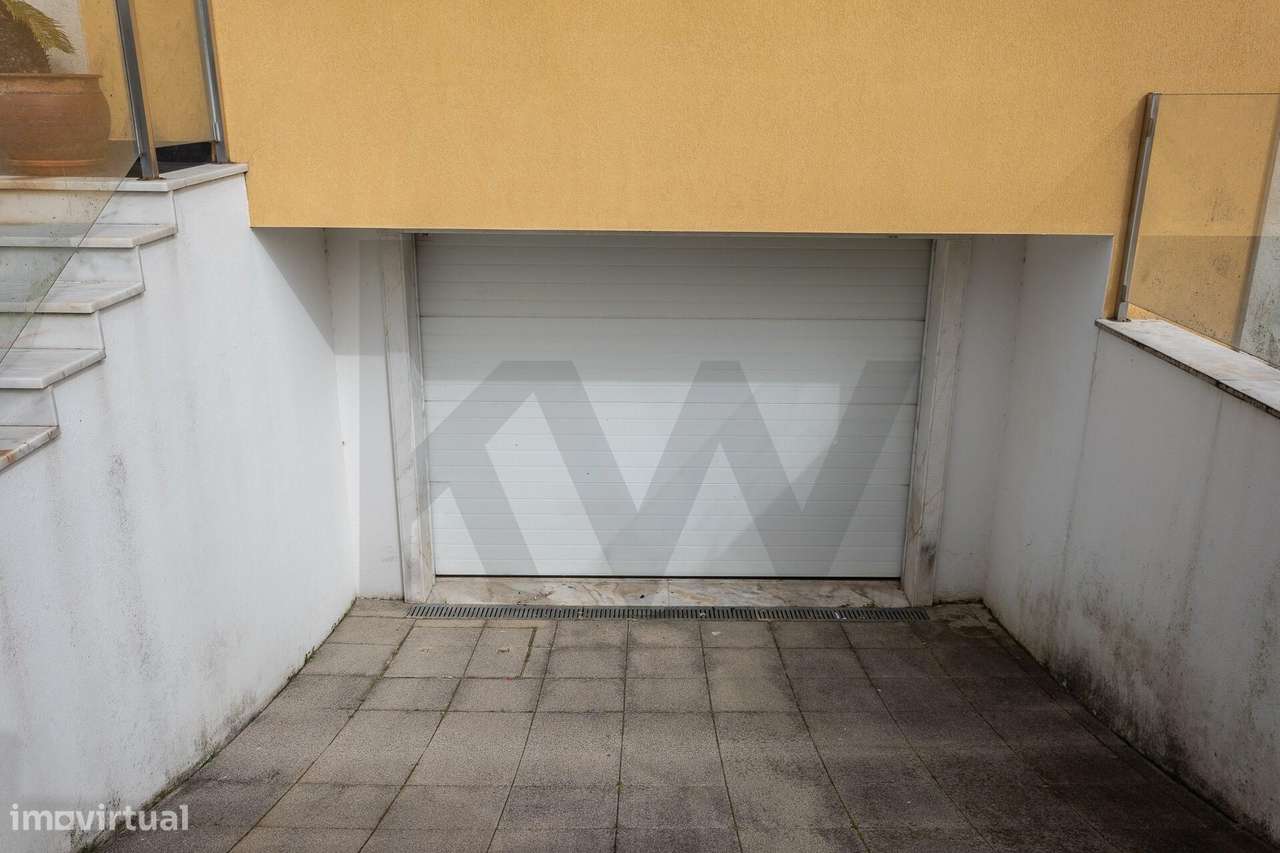 Moradia Isolada T4 Moderna no Algueirão: 311m2, Sala de Cinema, Garage-48