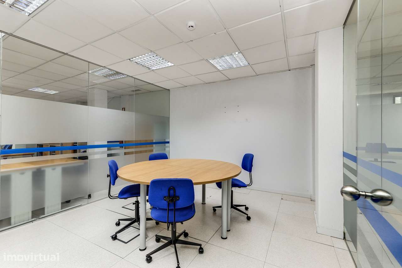 Espaço comercial 550 m² | Escritório + Loja + Armazém | Dois acessos-9