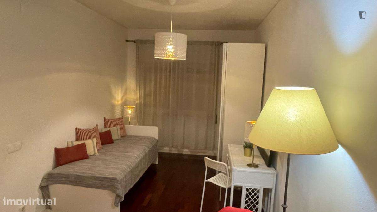 Quarto - localizado em Benfica Lisbon - Grande imagem: 4/8